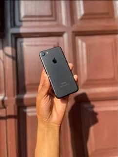 A picture of Iphone 7plain