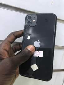 A picture of iPhone 11 128gb faceid working clean no cracks 1 1M