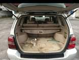 A picture of Toyota Highlander 2004 model with sound engine and gear ac
