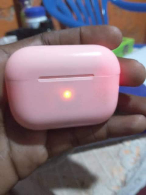 A picture of Airpods at discounts 20k