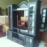 A picture of T v stands