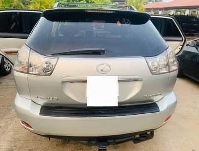 A picture of 2007 Lexus Rx330 few months used and you are just