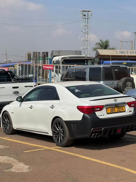 A picture of 2012 Toyota Mark X GR0765424123 0709446672
