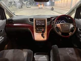 A picture of TOYOTA VELLFIRE 