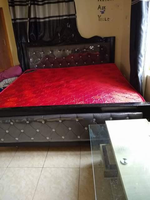 A picture of 6x6 leather bed