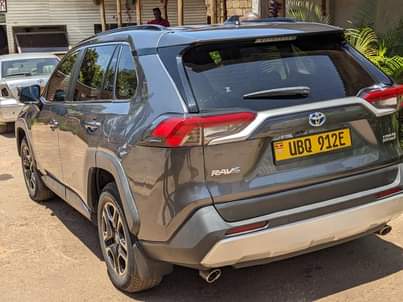 A picture of TOYOTA RAV4 2021