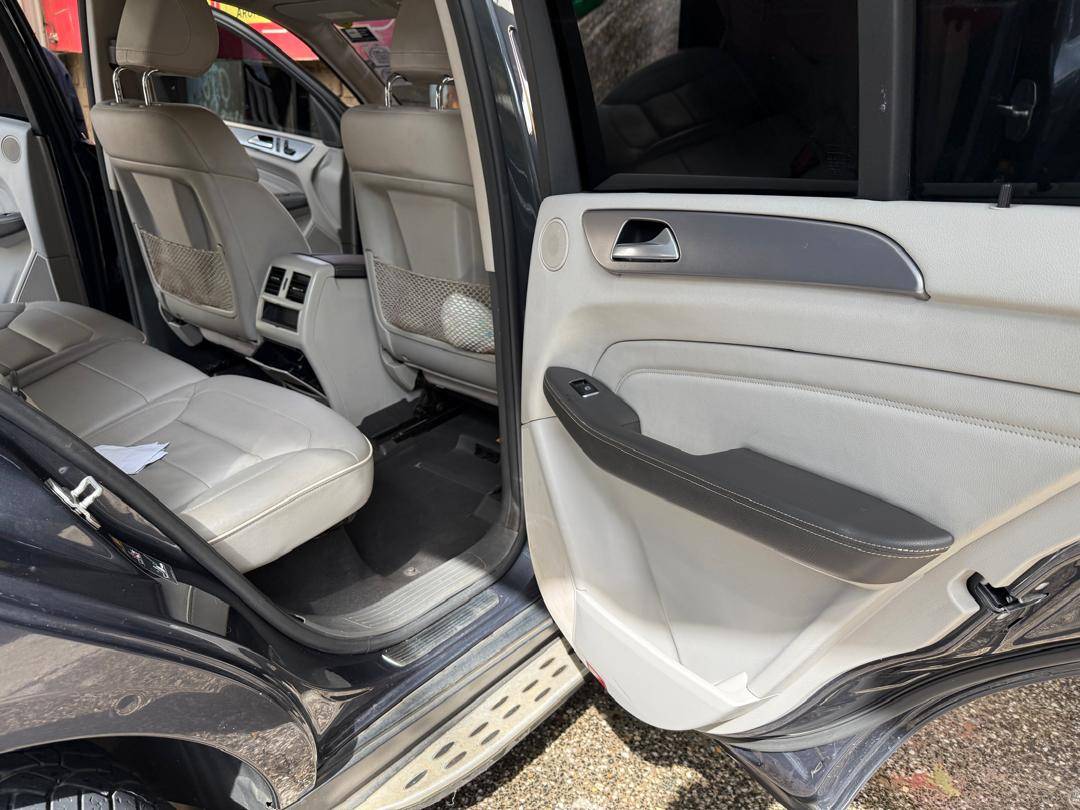 A picture of Benz ml 2014 blue tec
