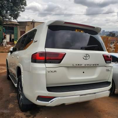 A picture of V8 VXR 2016 2022 330M