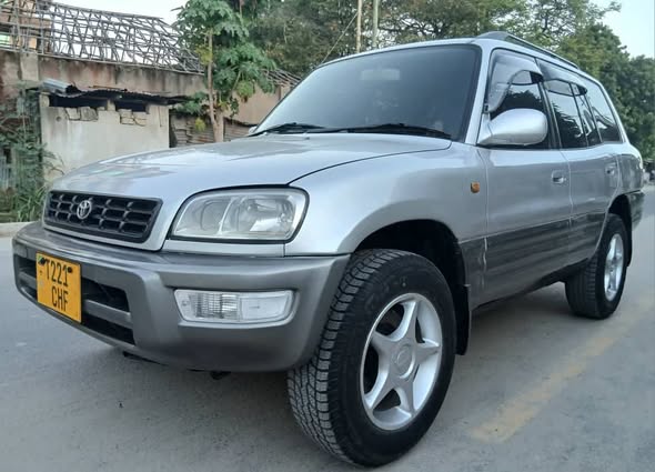A picture of Toyota rav4 old model