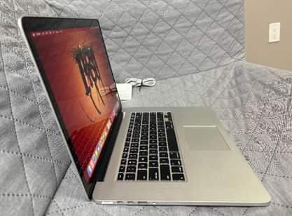 A picture of Apple MacBook Pro retina 2015 core i7 Ram 16GB SSD