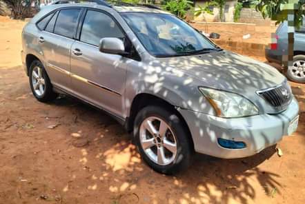 A picture of Very clean and sound Lexus Rx330 is available for sale