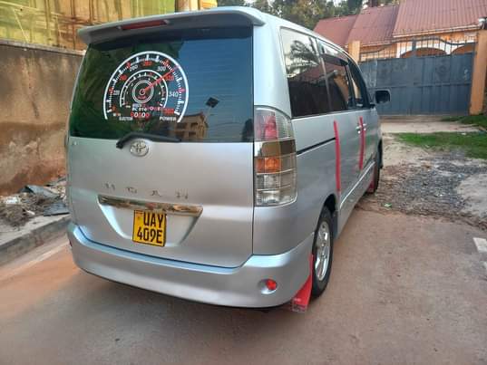 A picture of Toyota noah