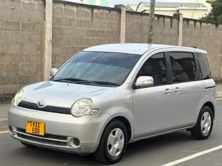 A picture of Toyota sienta