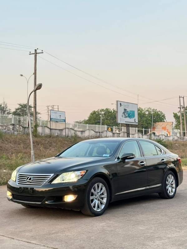 A picture of FOR SALE FOREIGN USED LEXUS LX460 KEYLESS 2010 MODEL DUTY