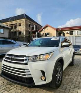 A picture of 2018 Toyota Highlander Full option