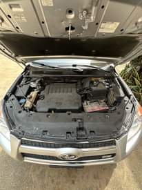 A picture of 2011 Rav 4 LIMITED PAINTED BODY v6 push to start