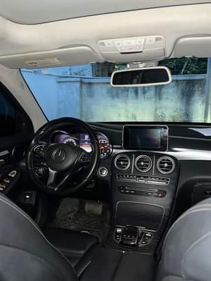 A picture of Few mouth use GLC Benz white color with first body