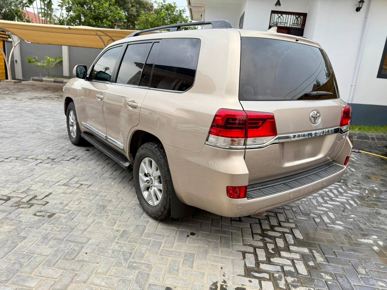 A picture of 2017 LANDCRUISER VX V8 FOR SALE