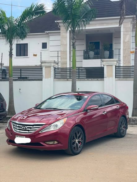 A picture of NEATLY USED HYUNDAI SONATA 2013
