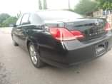 A picture of Toyota Avalon 2008 model in piston condition few months used