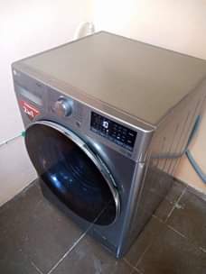 A picture of Lg washing machine wash and dry 9 6kg
