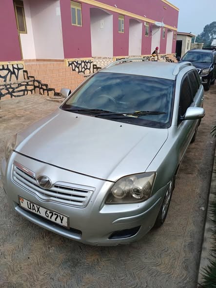 A picture of Selling toyota avensis
