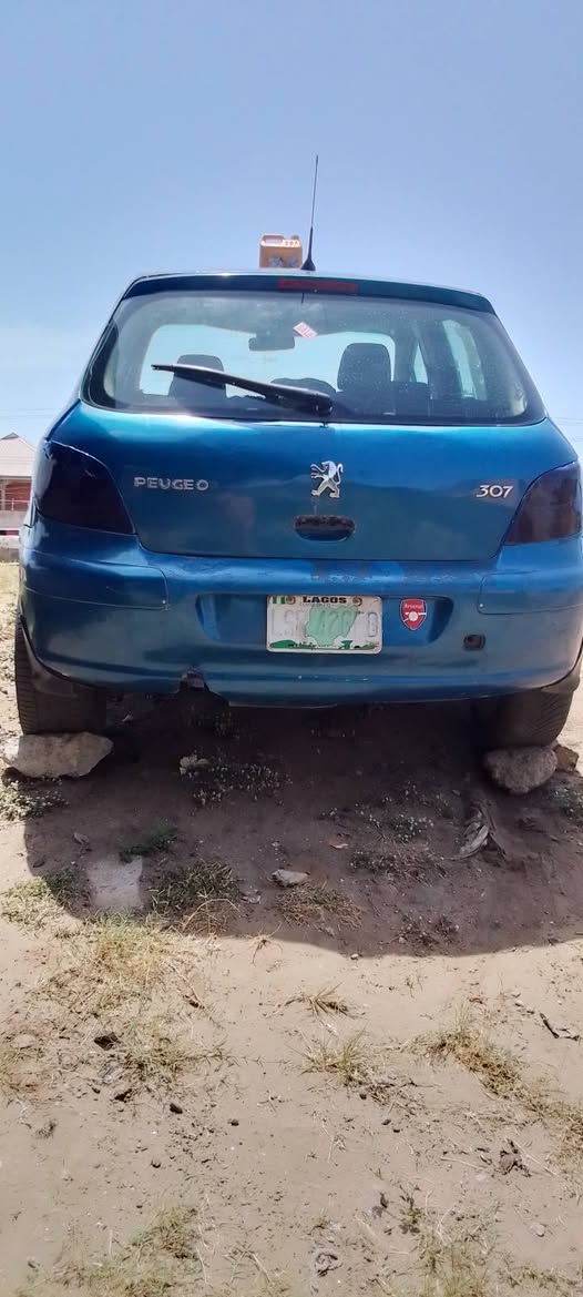A picture of Peugeot 307 Engine good and manual gear Body need repackage