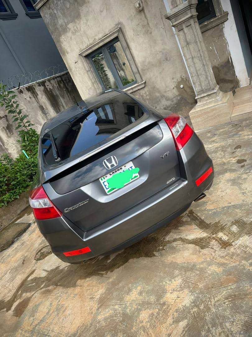 A picture of HONDA CROSSTOUR