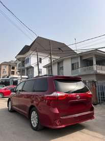 A picture of 2015 Toyota Sienna