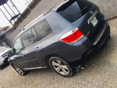 A picture of Used toks standard 012 Toyota Highlander Limited edition fullest option