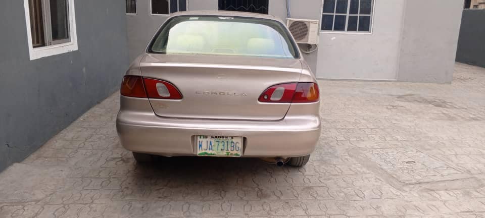 A picture of 2003 toyota corolla