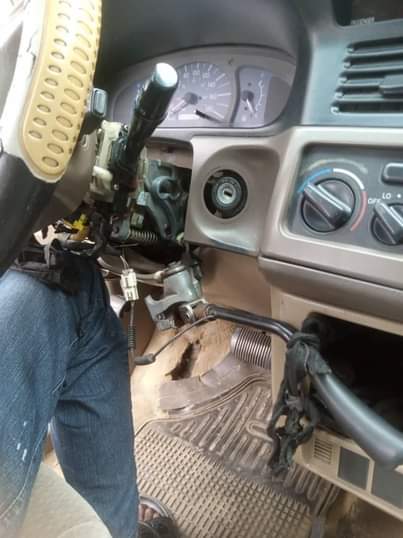 A picture of Toyota sienna 2001 Engine and Gear ok AC needs attention