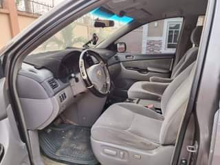 A picture of Toyota sienna