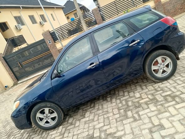 A picture of Toyota Matrix 04