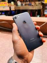 A picture of iPhone 7 32Gb at 230k