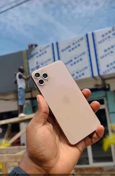 A picture of IPHONE 11 PRO MAX GB 256 BATTERY 94 FACE ID
