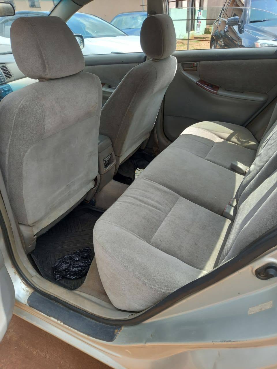 A picture of Toyota corolla 2004