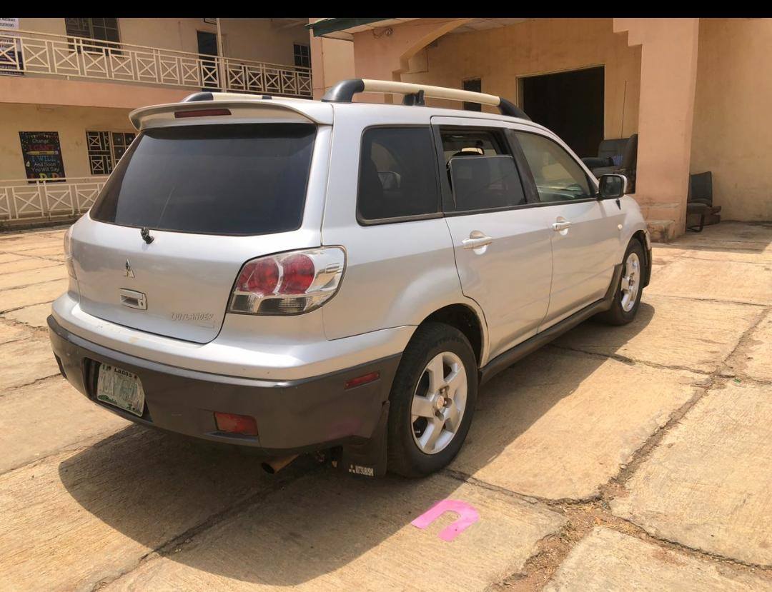 A picture of 2005 MISTUBISHI OUTLANDER FOR SALE