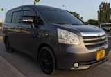 A picture of TOYOTA NOAH