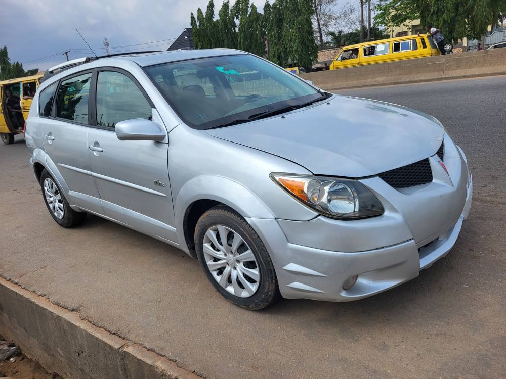A picture of Pontiac vibe 04