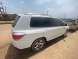 A picture of TOYOTA HIGHLANDER 2008