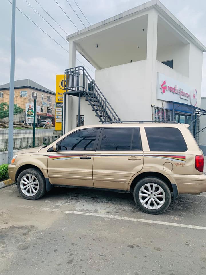 A picture of 05 05 Honda pilot