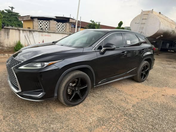 A picture of Lexus rx 350 2021