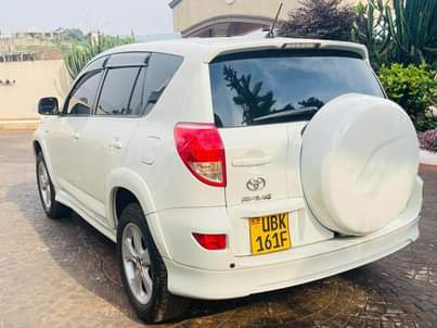 A picture of Toyota RAV4 39m