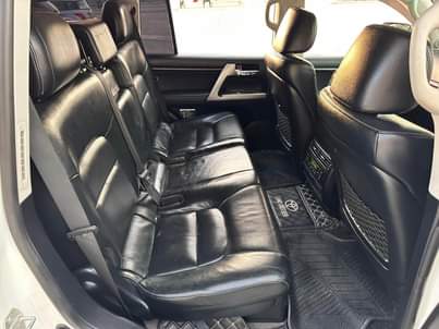 A picture of LAND CRUISER
