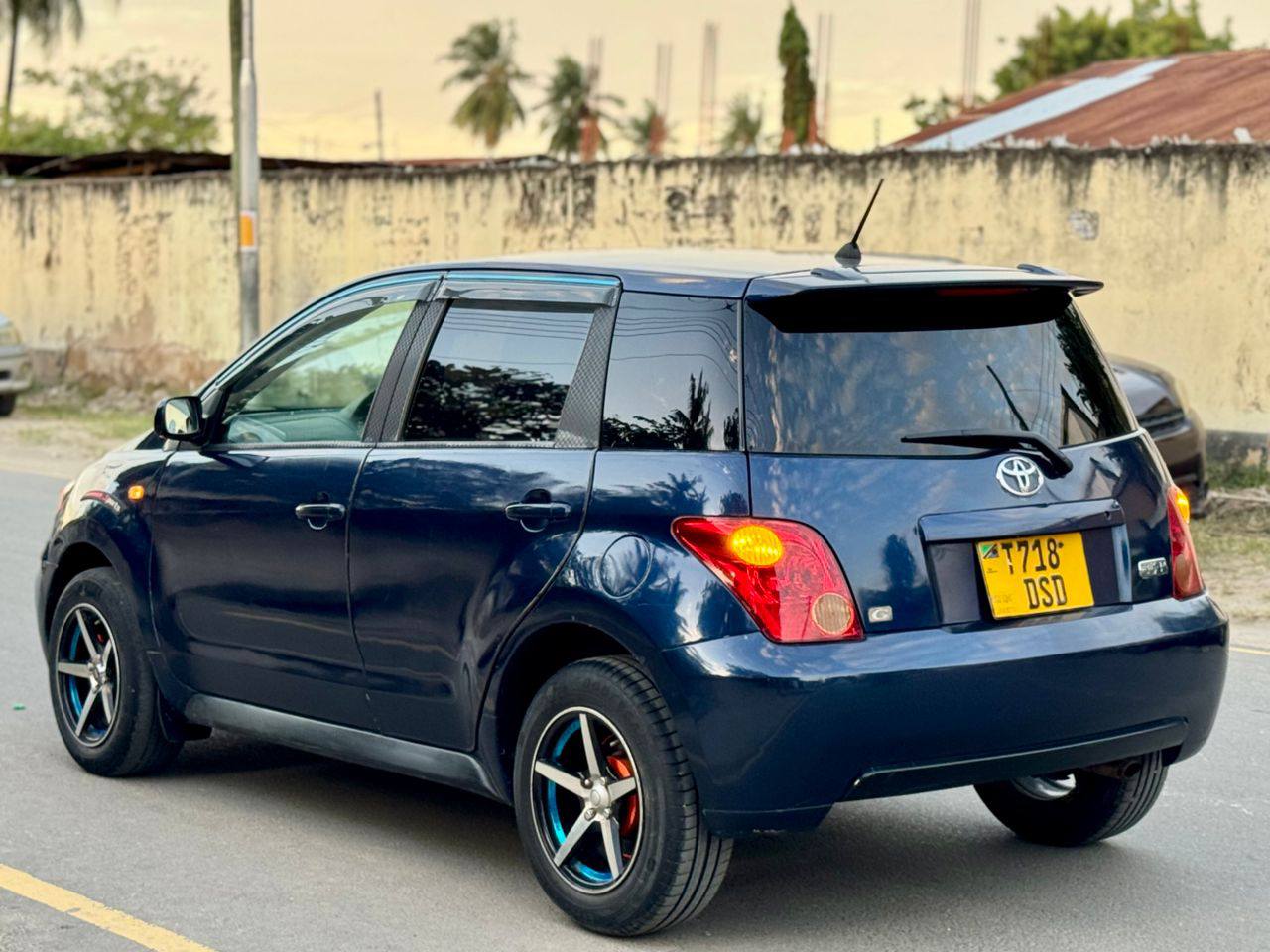 A picture of TOYOTA IST