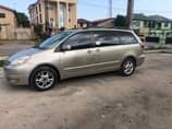 A picture of 05 Toyota sienna XLE tokunbo Location ojota ogudu 5 1m