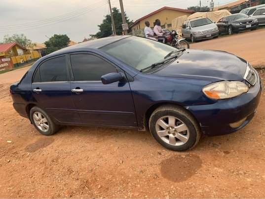 A picture of Toyota Corolla 2004