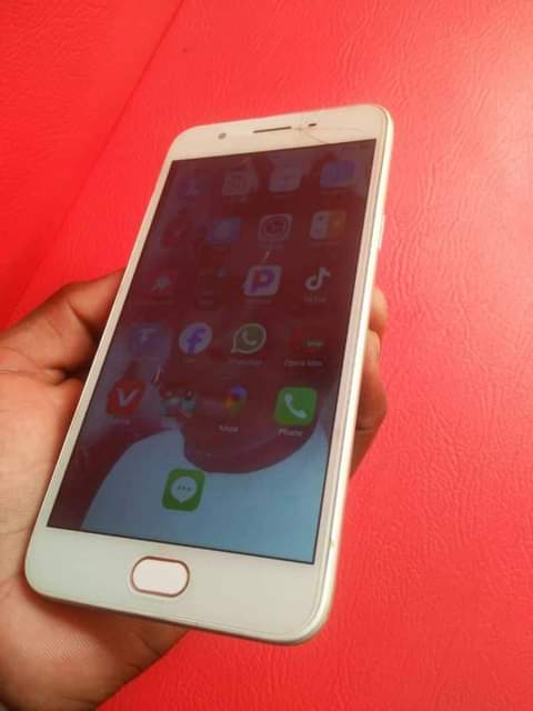 A picture of OPPO F1s