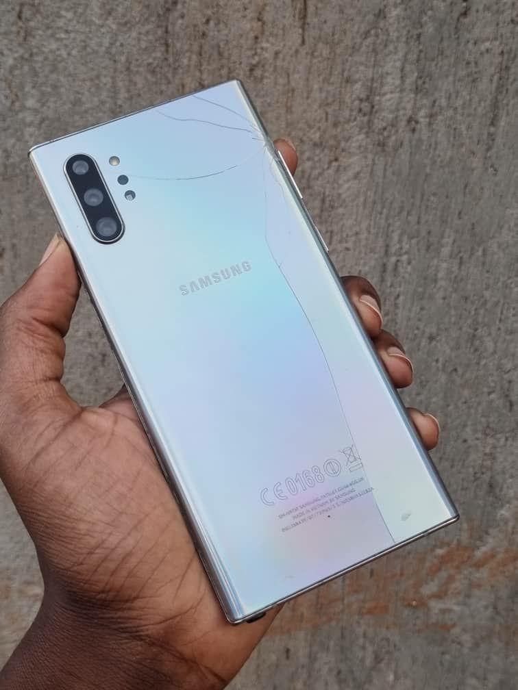 A picture of Sumsung galaxy note 10plus